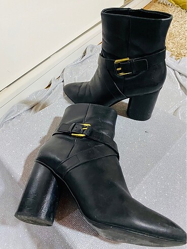 Nine West Yuvarlak topuklu metal aksesuarlı gotik hakiki deri bot