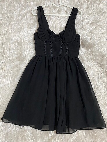 Siyah şifon korsanlı H&M kısa elbise