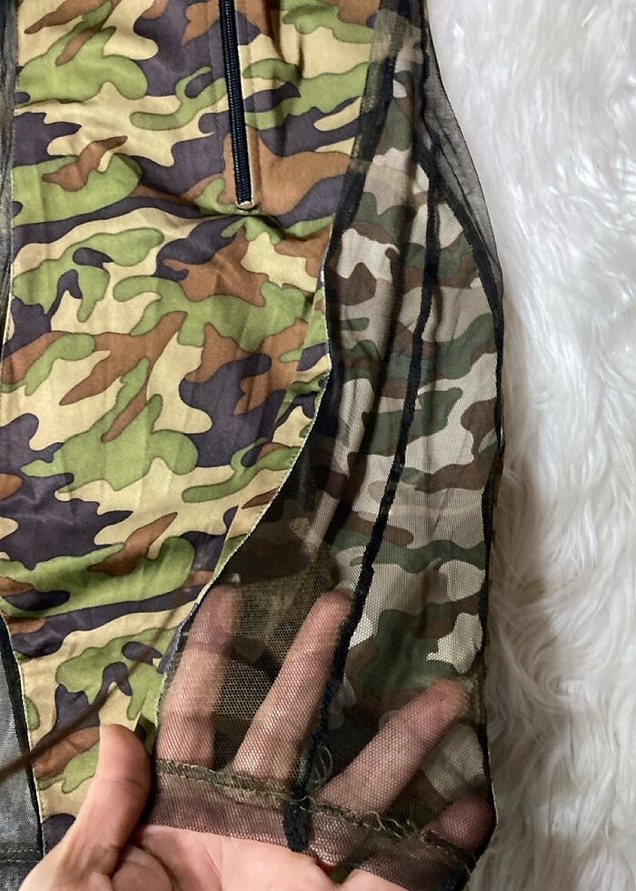 Askeri likralı sırt çaprazlı yanları tüllü kulüp elbisesi - Görsel 2