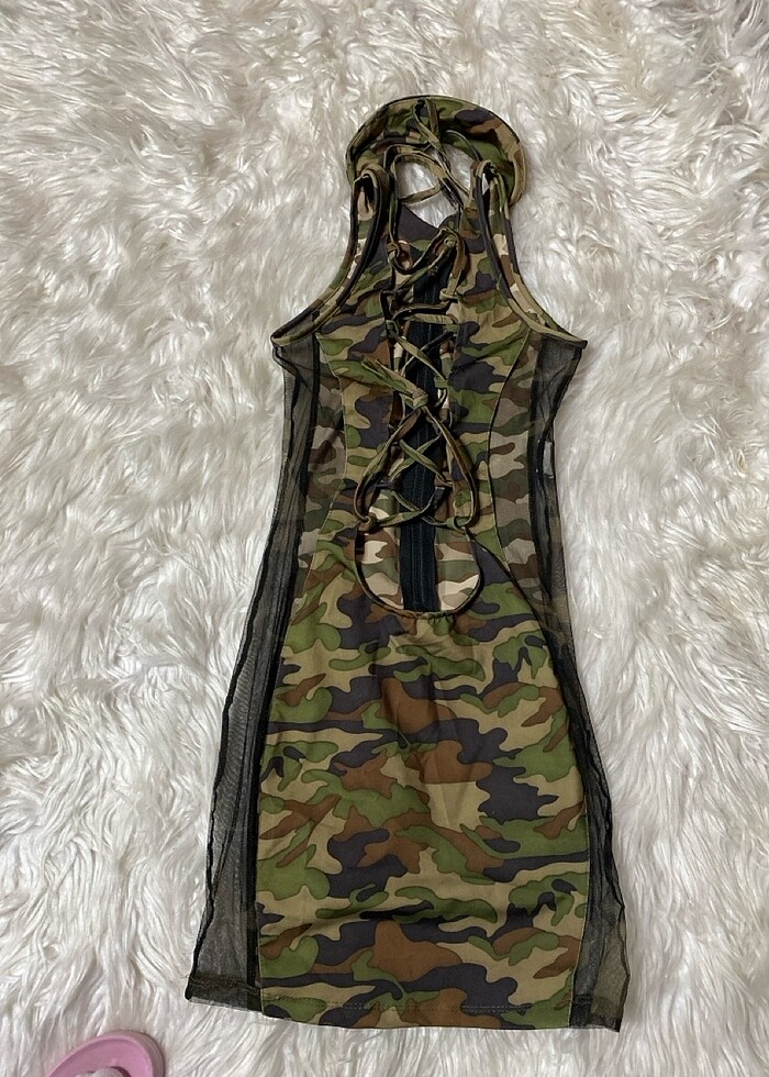 Askeri likralı sırt çaprazlı yanları tüllü kulüp elbisesi - Görsel 3