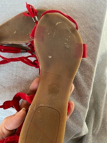 37 Beden kırmızı Renk Kırmızı süet püsküllü sandalet
