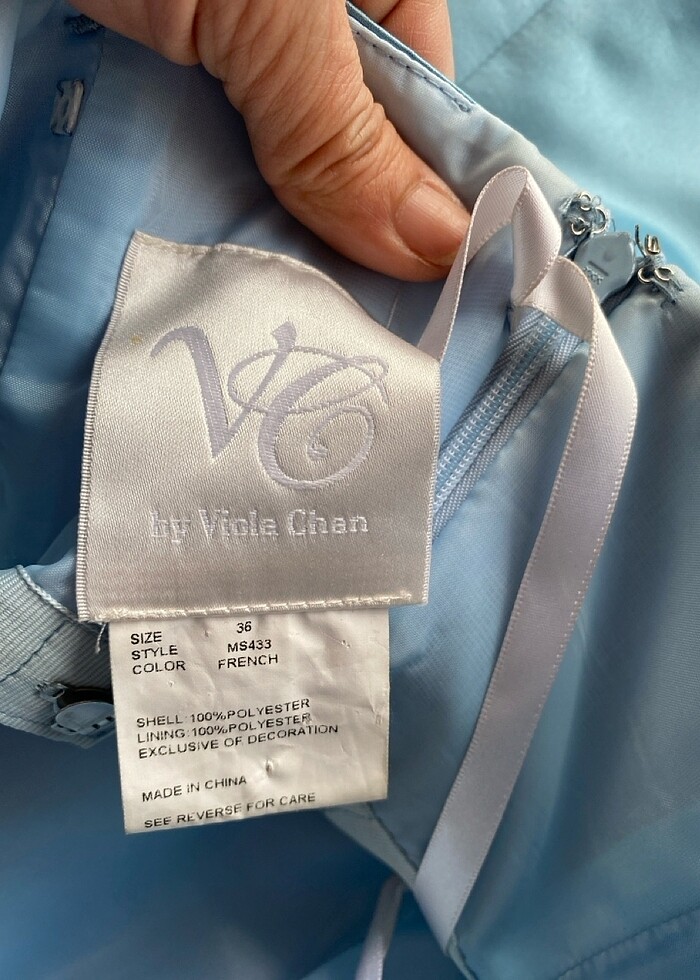 By viola chan mavi ipeksaten kısa abiye - Görsel 4