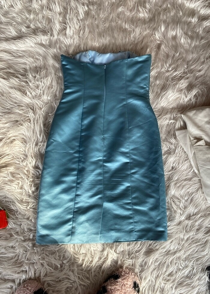 By viola chan mavi ipeksaten kısa abiye - Görsel 3