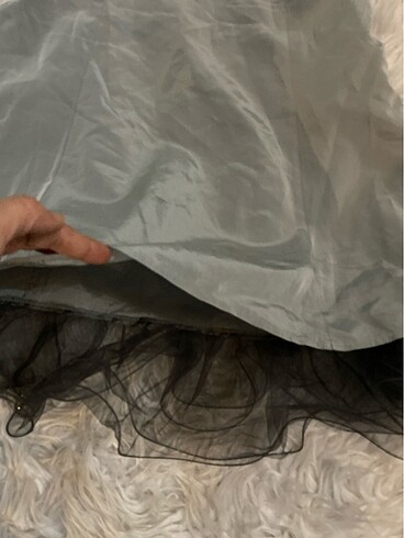 Roman tül ve palet detaylı parlak gri şık abiye - Görsel 2