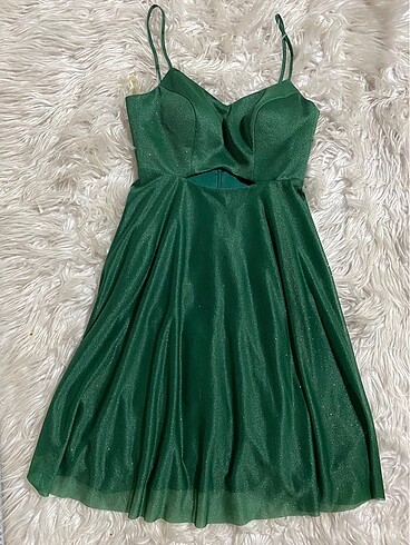 Zümrüt yeşili simli havalı şifon göğüs petli şık abiye - Görsel 2