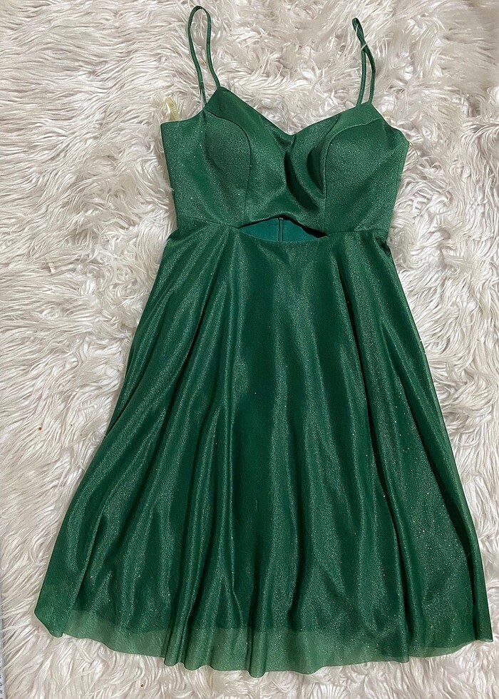 Zümrüt yeşili simli havalı şifon göğüs petli şık abiye - Görsel 2