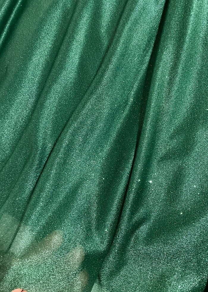 Zümrüt yeşili simli havalı şifon göğüs petli şık abiye - Görsel 3