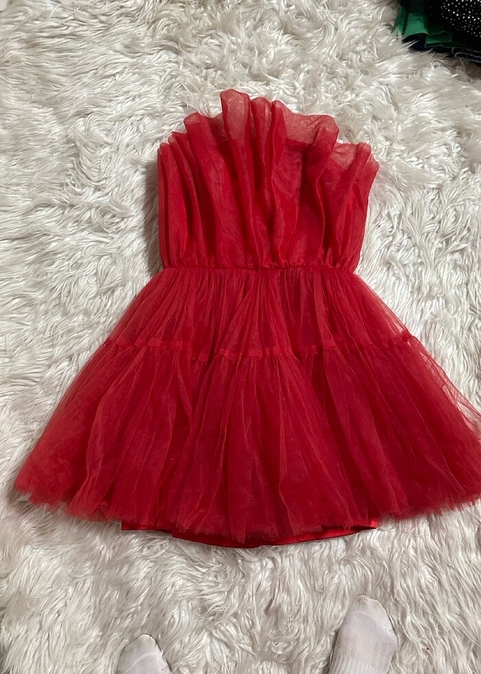 Kırmızı havalı tül detaylı korsajlı şık abiye - Görsel 2