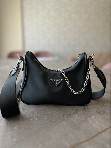 Prada Omuz Çantası