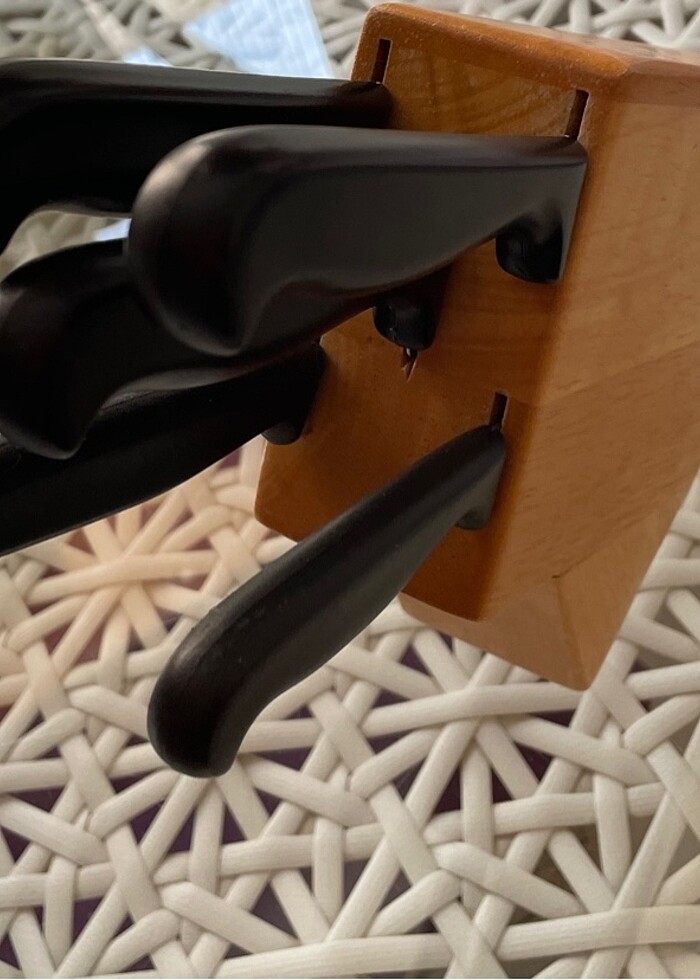 Ahşap standlı 5 değişik boy bıçak seti - Görsel 3