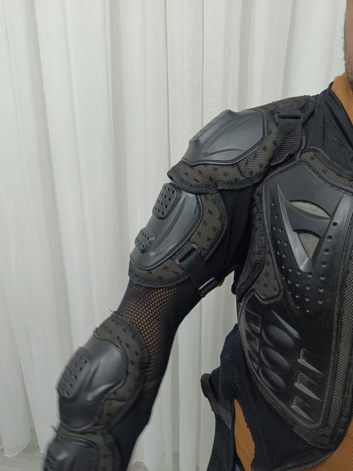 Kemerli Siyah Deri Motosiklet Dizlik - Görsel 3