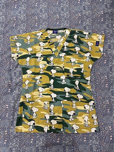 Renkli desenli scrubs