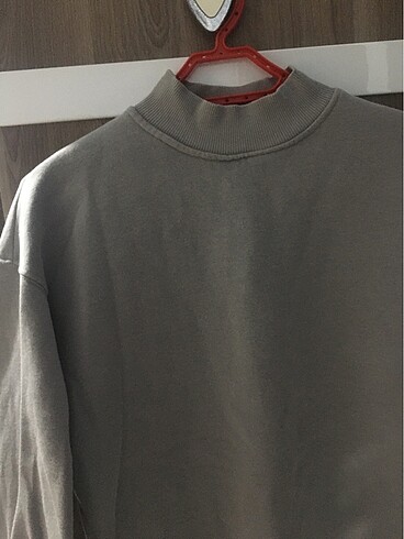 sweatshirt