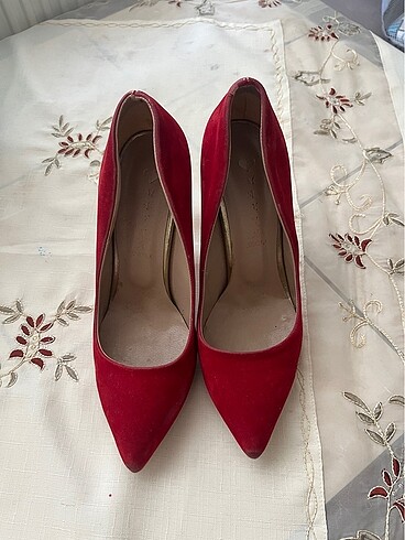 Kırmızı stiletto