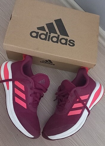 Adidas spor ayakkabı