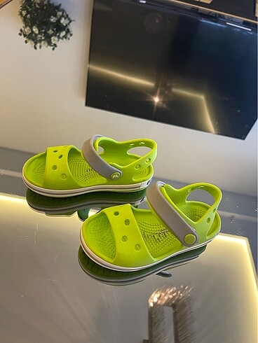 25 Beden Crocs yeşil sandalet c-9