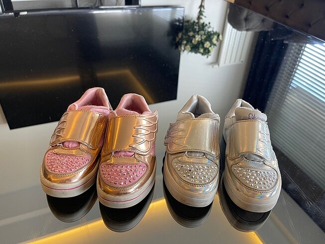 Skechers 25 numara