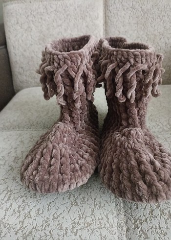 Kahverengi Örgü Kız Çocuk Ev Botu - Görsel 2