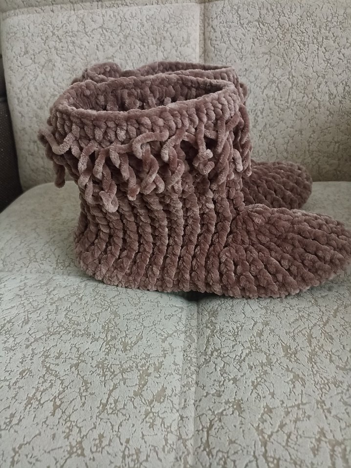 Kahverengi Örgü Kız Çocuk Ev Botu - Görsel 3