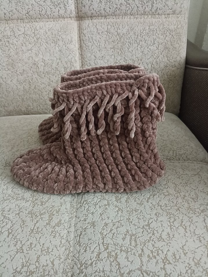 Kahverengi Örgü Kız Çocuk Ev Botu - Görsel 5