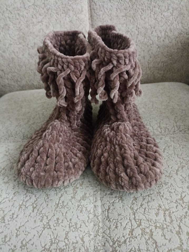 Kahverengi Örgü Kız Çocuk Ev Botu - Görsel 4