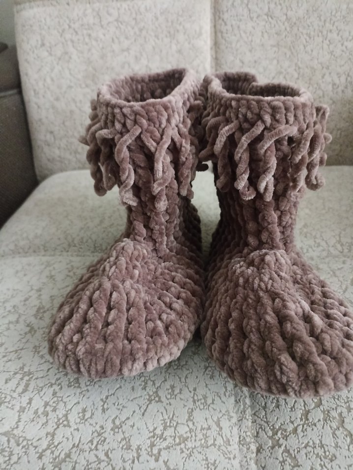 Kahverengi Örgü Kız Çocuk Ev Botu - Görsel 2