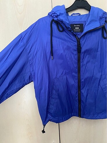 m Beden Bershka mavi kısa ceket