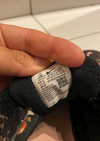 31 Beden siyah Renk Kız Çocuk Siyah Çiçek Desenli Spor Ayakkabı