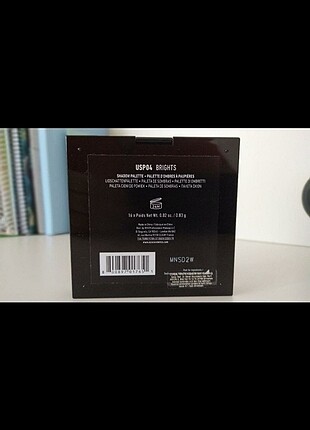 Beden Nyx Ultımate Shadow Far Paleti
