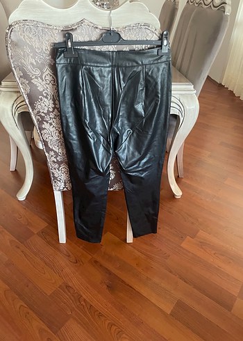 Stradivarius Siyah Deri Kadın Kemerli Pantolon