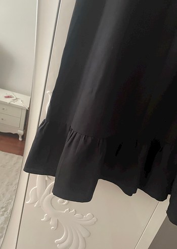 Siyah Kolsuz Mini Elbise Fırfırlı - Görsel 2