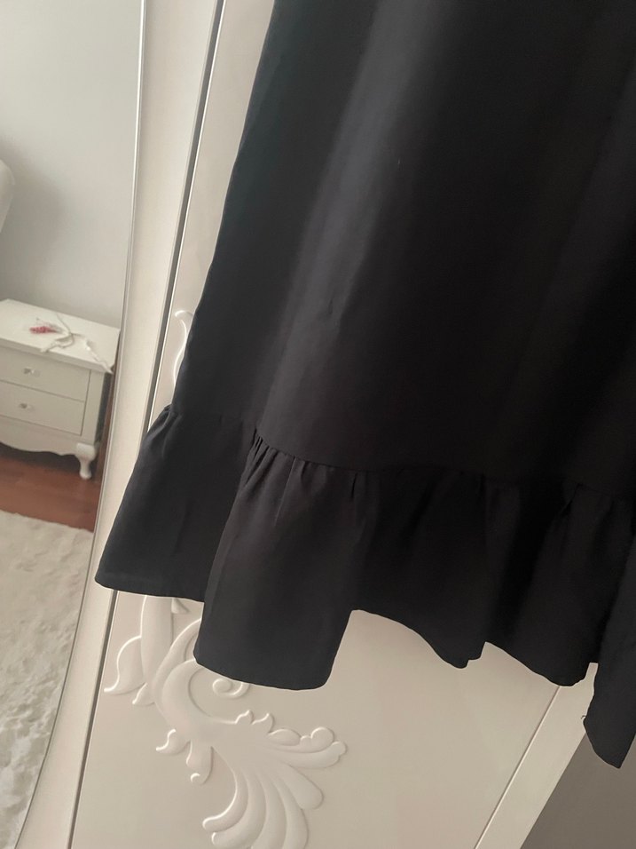 Siyah Kolsuz Mini Elbise Fırfırlı - Görsel 2