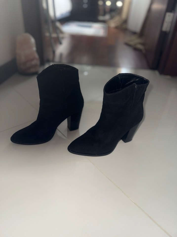 Siyah Süet Kısa Topuklu Kadın Bot - Görsel 2
