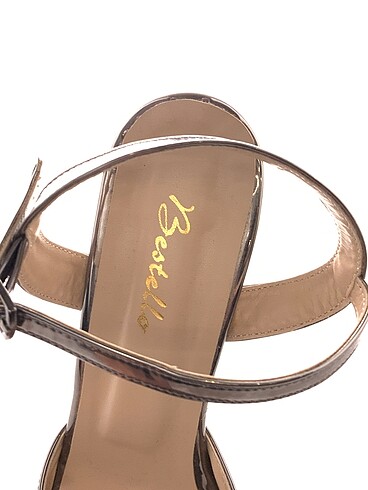 38 Beden gri Renk PreLoved Sandalet %70 İndirimli.