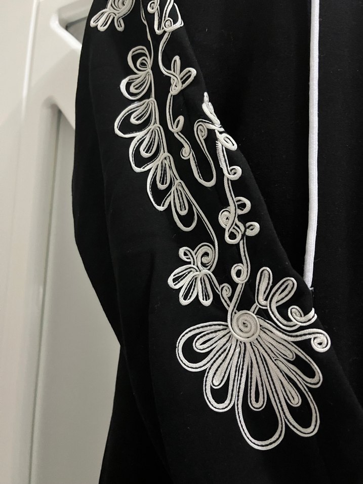 Nakışlı Siyah Kapüşonlu Uzun Kadın sweat - Görsel 3