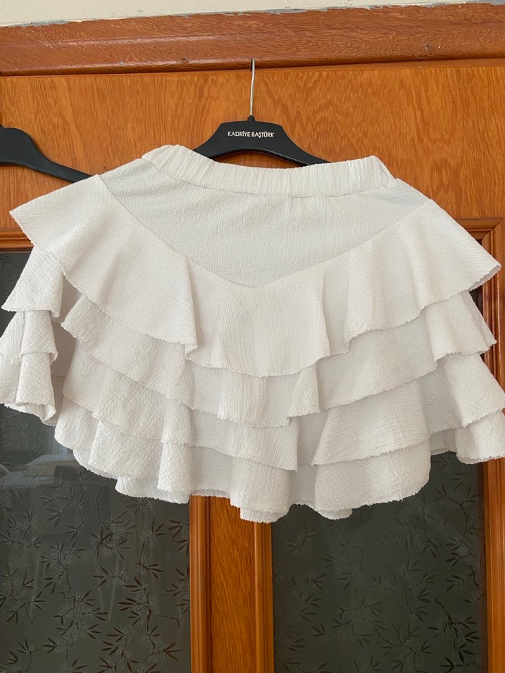Beyaz Kat Kat Volanlı Mini Etek - Görsel 2