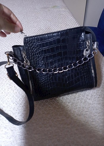 Guess Prada Siyah Deri Tokalı Kadın Çanta