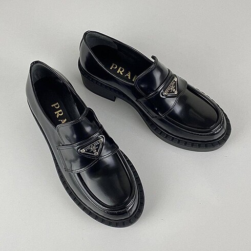 38 Beden siyah Renk PRADA HAKİKİ DERİ LOAFER