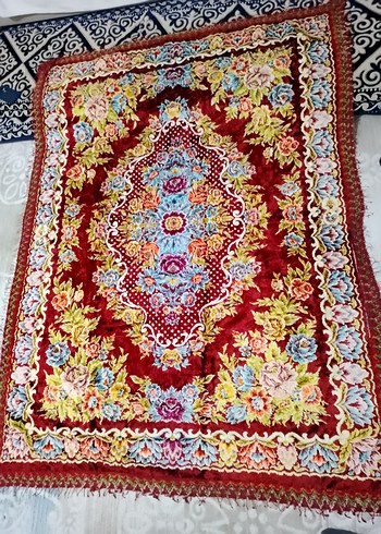 Çiçek Desenli Renkli Klasik Duvar Halısı ve Masa Örtüsü