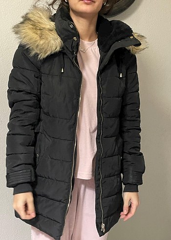 "Zara Bayan Uzun Siyah Puffer Mont - Kürk Kapüşonlu  s beden - Görsel 4