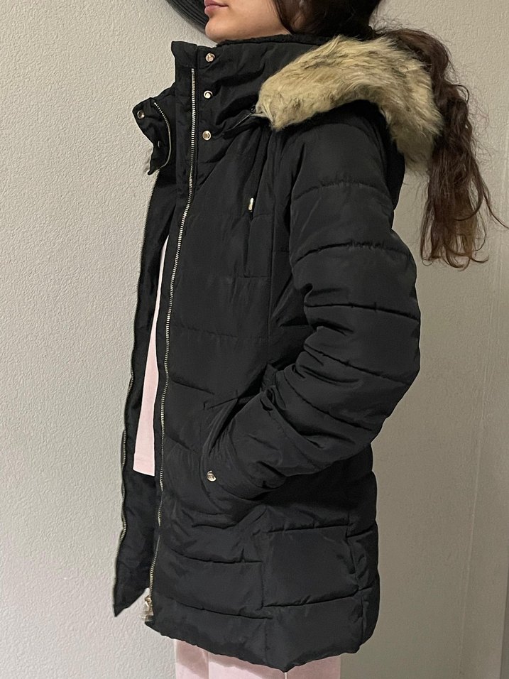 "Zara Bayan Uzun Siyah Puffer Mont - Kürk Kapüşonlu  s beden - Görsel 3