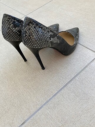 Yılan derili stiletto