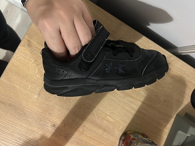 27 Beden siyah Renk Underarmour çocuk ayakkabısı