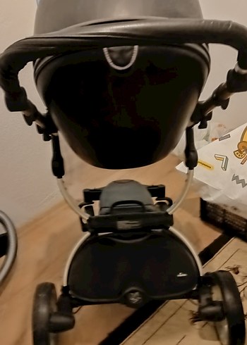 Beyaz ve Siyah Bebek Arabası - Görsel 5