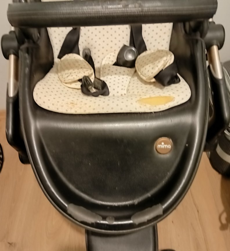 Beyaz ve Siyah Bebek Arabası - Görsel 2