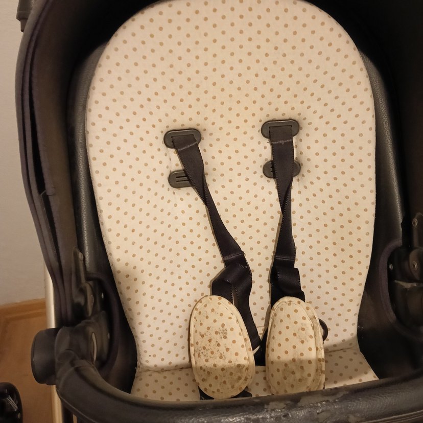 Beyaz ve Siyah Bebek Arabası - Görsel 4