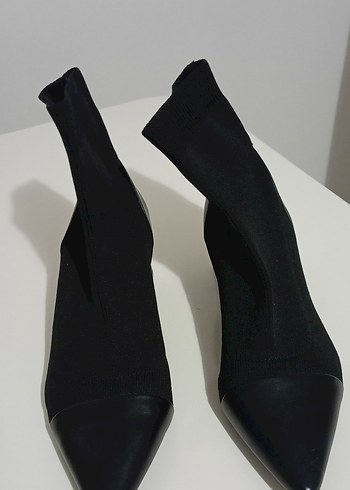 Siyah Elastik Topuklu Kadın Bot - Görsel 3