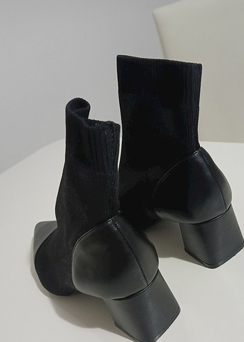 Siyah Elastik Topuklu Kadın Bot - Görsel 5