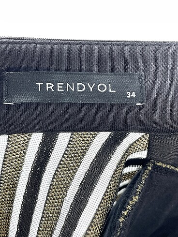 34 Beden çeşitli Renk Trendyol & Milla Kısa Elbise %70 İndirimli.
