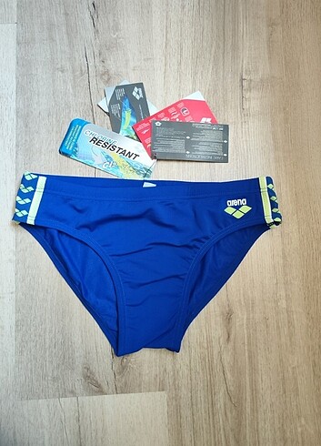 Arena bikini altı